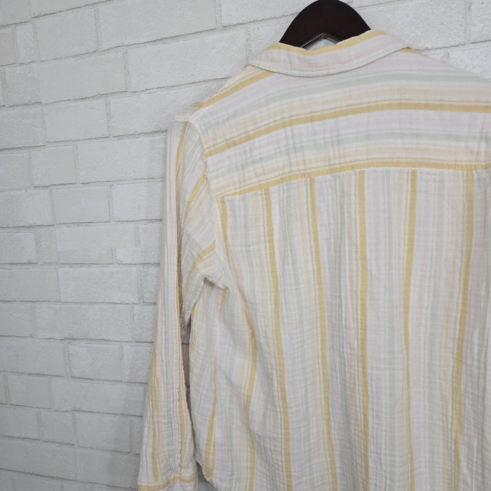 Universal Thread button down top - Picture 11 of 13
